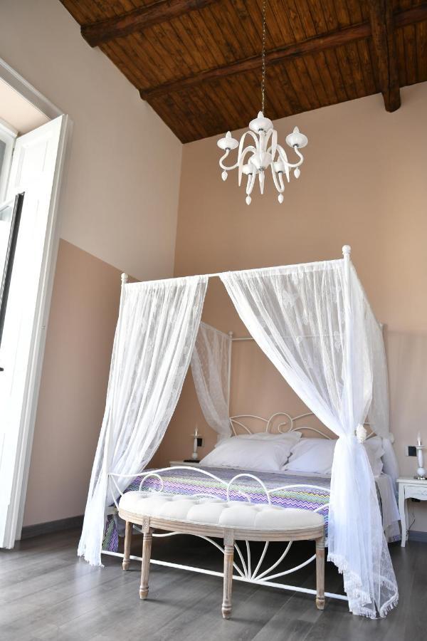 B&B A Due Passi Caserta Exterior foto